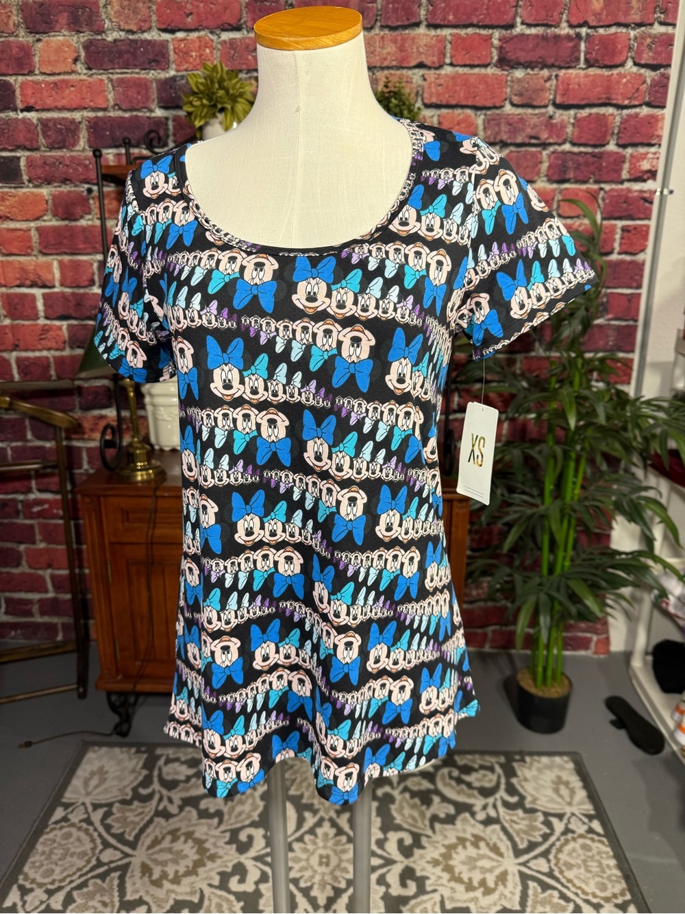 Disney LuLaRoe Classic Tee Size XS Small NWT Minnie Mouse